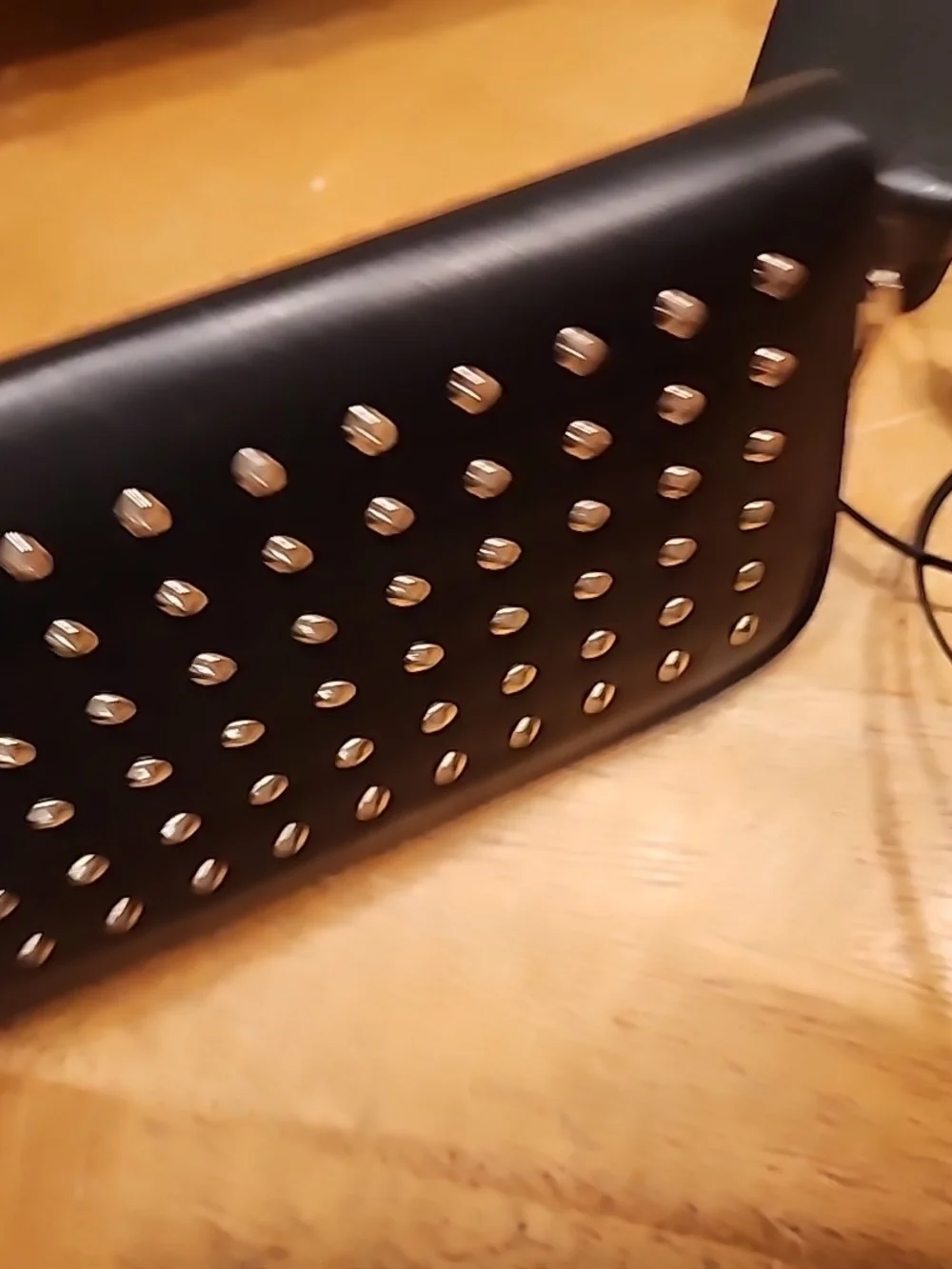 Saint Laurent studded zip-around long wallet made of black leather - Picture 8 of 16